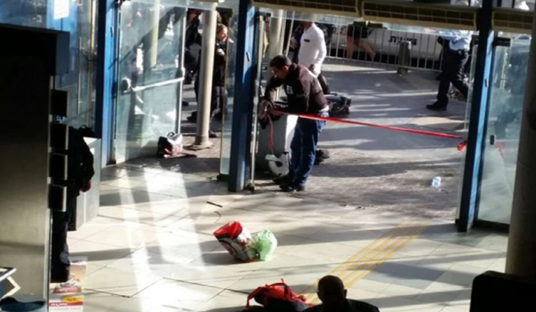 Un terrorista palestino acuchilló a un guardia en la estación de autobuses de Jerusalén