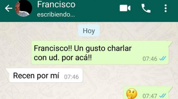 El Vaticano aclaró que el Papa Francisco no usa WhatsApp