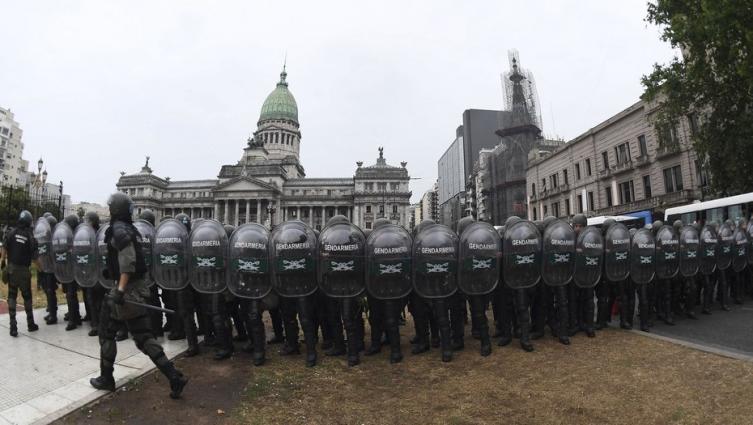 En un clima de tensión, el oficialismo adelanta la reforma previsional
