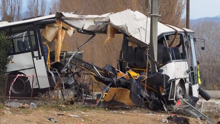 Accidente en Francia entre un tren y un micro escolar: seis chicos muertos