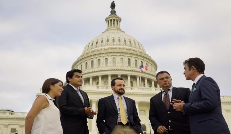 El candidato opositor de Honduras viajó a Washington para denunciar el 