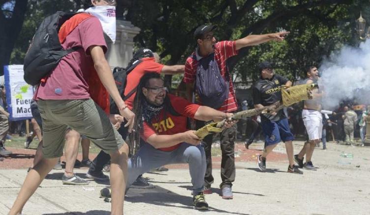 La insólita defensa del Partido Obrero del militante del mortero: 