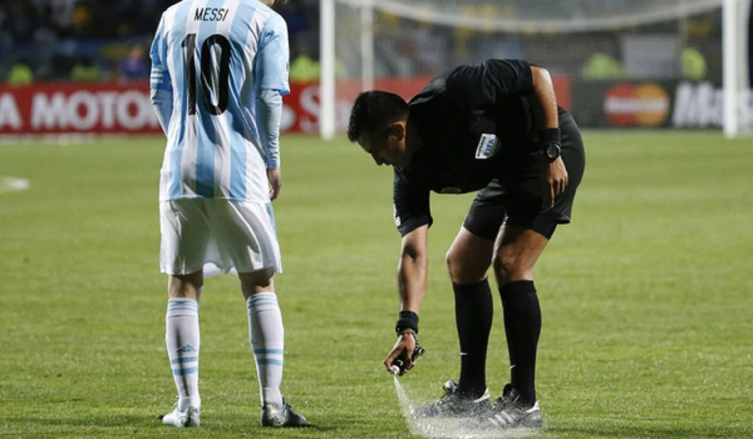 DEMANDA MILLONARIA A LA FIFA DE LOS CREADORES DEL SPRAY EVANESCENTE