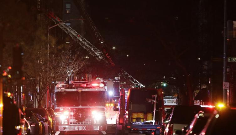 Impresionante incendio en un edificio de Nueva York: al menos 12 muertos