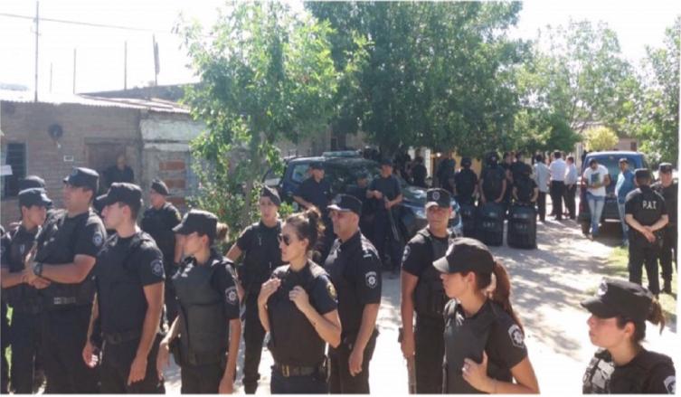 Un agente penitenciario asesinó a cinco personas