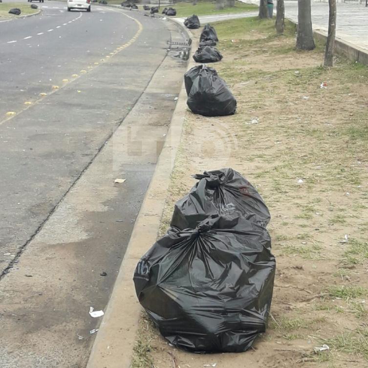 Operativo de limpieza en la costanera