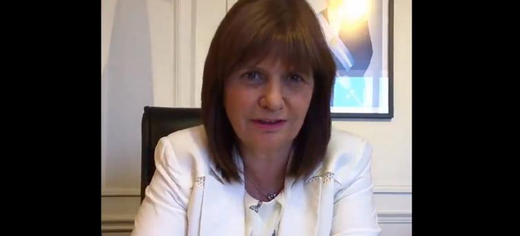 Bullrich saludó por el año nuevo en Twitter y le llovieron las críticas