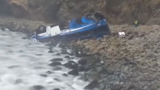 Se desbarrancó un micro en Perú: ya son 48 los muertos