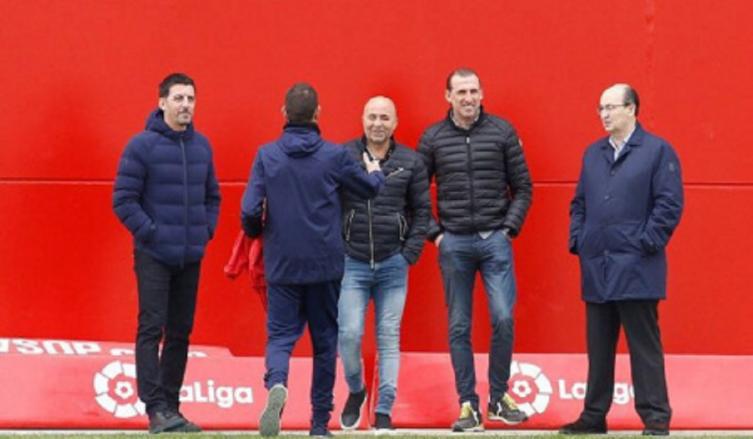 SAMPAOLI VISITÓ LA CONCENTRACIÓN DE SEVILLA