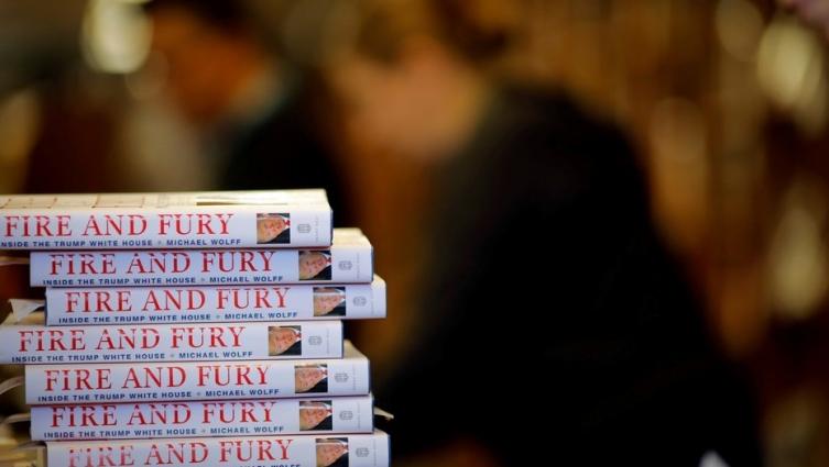Filas para comprar el libro que describe a Trump como 
