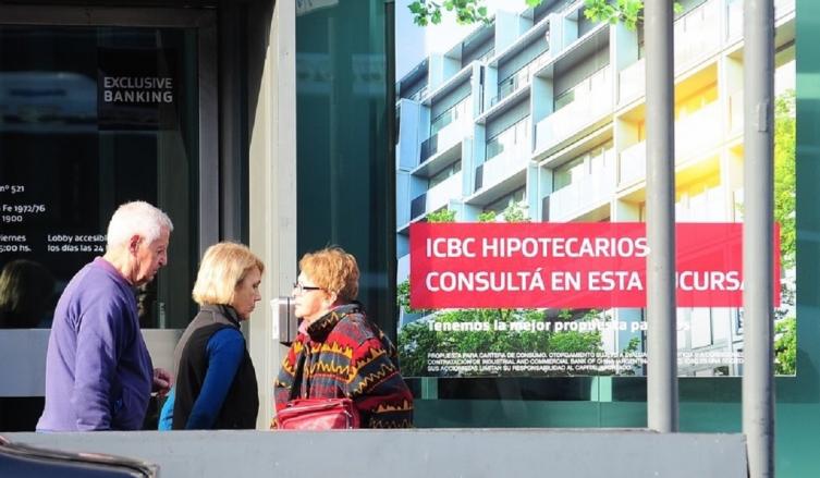 El salto del dólar les complicó la vida a los que están tramitando un crédito hipotecario