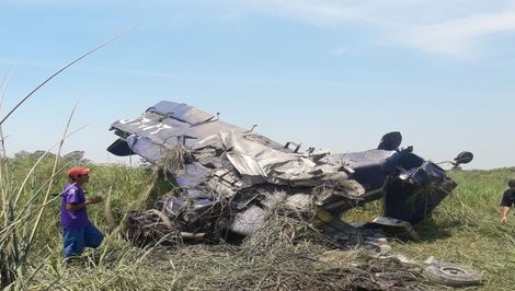 Cayó la avioneta que piloteaba y se salvó de milagro