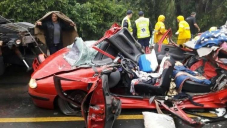Tres argentinos murieron aplastados por un container en Florianópolis