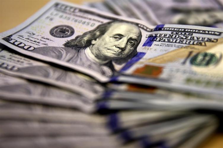 El Gobierno emitió más deuda en pesos y dólares