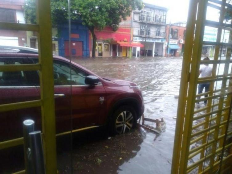 Un muerto y más de 300 evacuados por las inundaciones en Tucumán