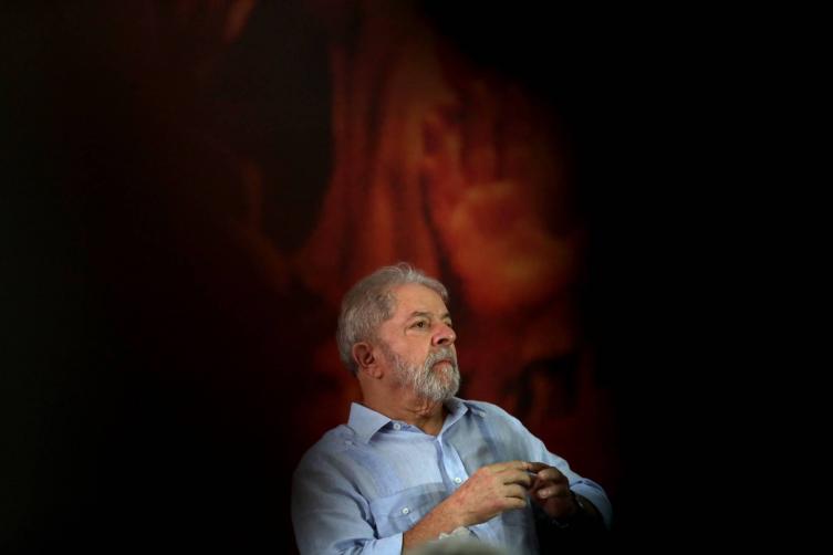 La justicia brasileña le impidió al ex presidente Lula da Silva salir del país