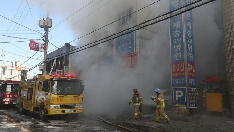 Corea del Sur: rebajan a 37 el número de muertos en un feroz incendio en un hospital
