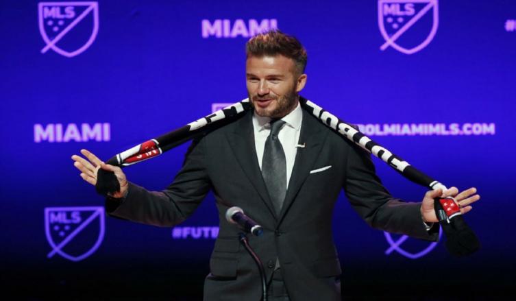 BECKHAM PRESENTÓ SU EQUIPO EN LA MLS Y RECIBIÓ EL SALUDO DE LIONEL MESSI 