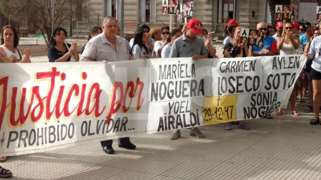 Marcha de familiares de las víctimas del quíntuple femicidio