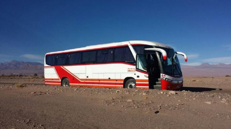 Tragedia en Mendoza: tres nenes murieron al desbarrancar un micro
