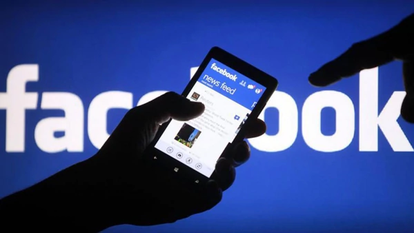 Cómo Facebook se apropió del negocio periodístico a costa de los medios