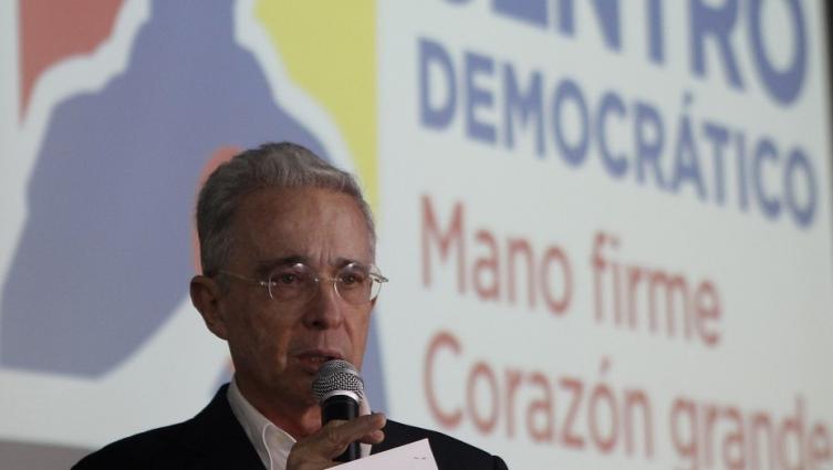 Investigarán en Colombia al ex presidente Álvaro Uribe
