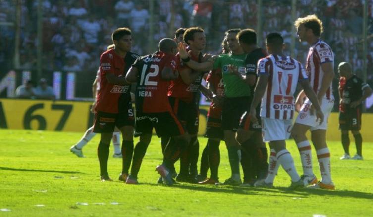 El árbitro del Clásico Unión y Colón será Patricio Loustau