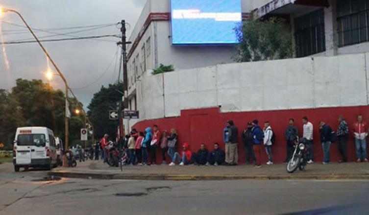 Unión puso en venta las entradas con el bono obligatorio