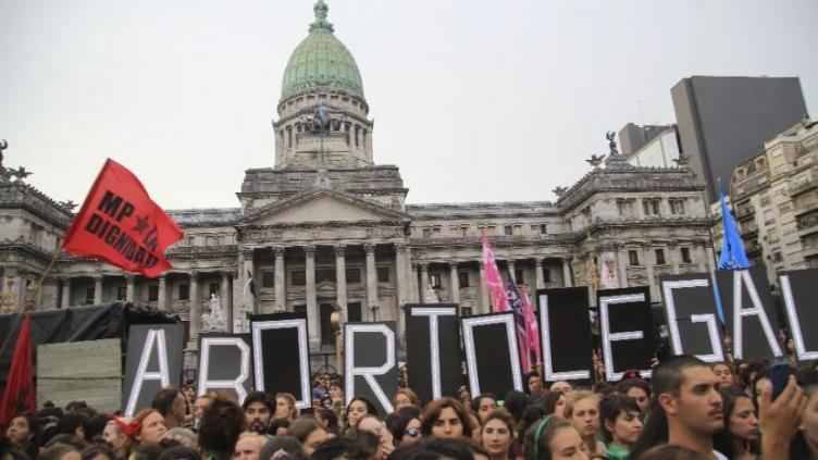 Aborto legal: Se presentó el proyecto en el Congreso firmado por 71 diputados