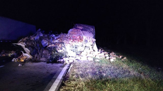 Dos camiones chocaron en la ruta 8