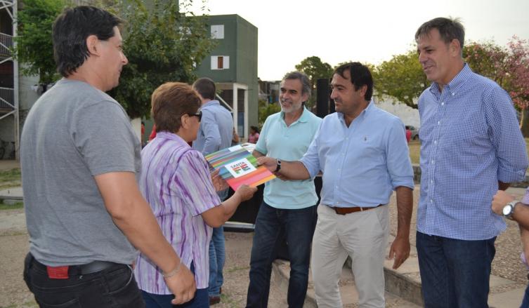 La provincia entregó escrituras a familias del barrio Fonavi San Jerónimo  