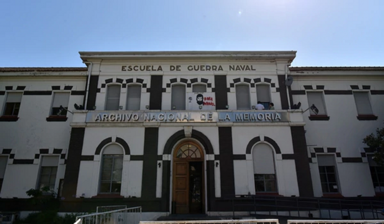La Iglesia puso a disposición de la Justicia el libro de bautismos de la ESMA durante la dictadura