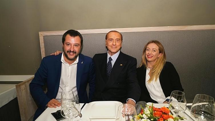 Berlusconi apoya al líder de la derecha xenófoba como primer ministro