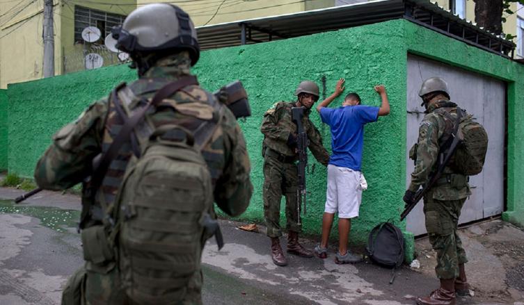 Las operaciones del ejército en Río ignoran las áreas ocupadas por las milicias