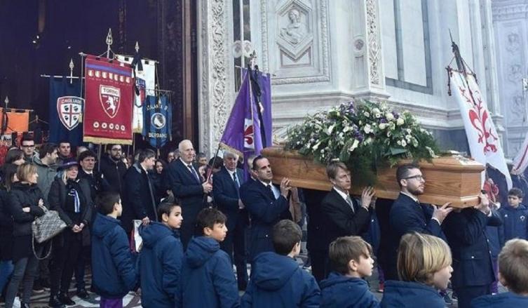 Miles de personas despidieron a Astori en Florencia