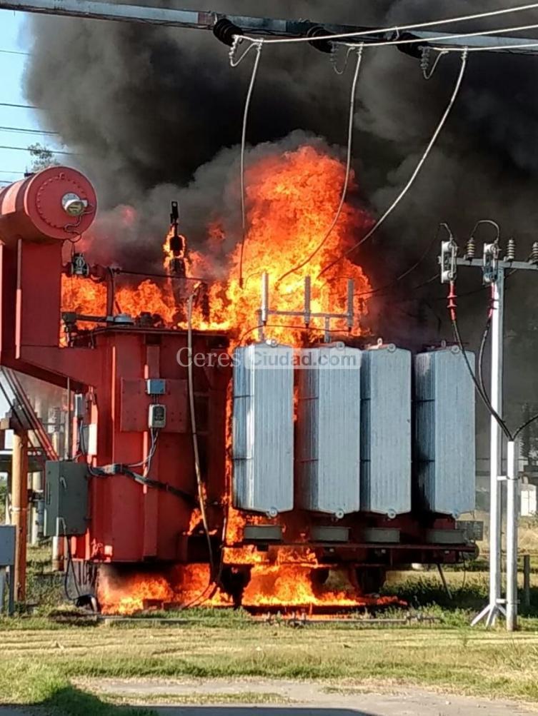 Incendio en un transformador en Arrufó