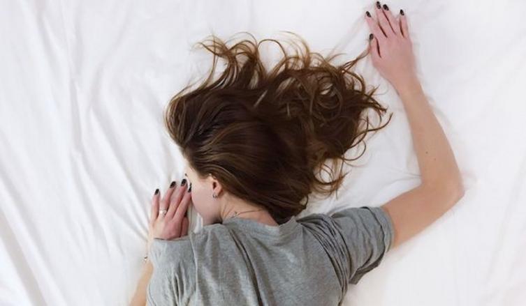 Esta es la mejor postura para dormir bien y evitar dolores de espalda