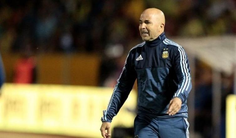 Sampaoli convocó a 5 jugadores locales para los amistosos