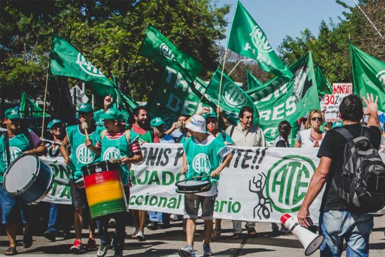 Los estatales marcharon en medio de medidas de fuerza