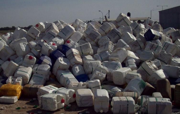 Sistema de limpieza y reciclado de bidones de agroquímicos