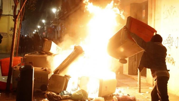 Destrozos en Madrid tras la muerte de un vendedor ambulante