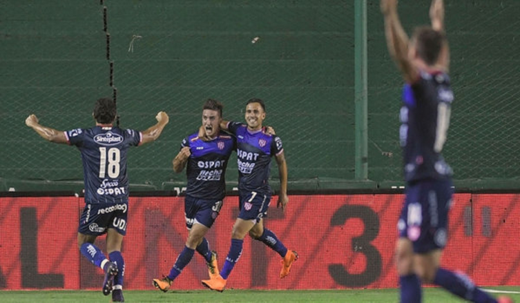 Unión superó a Banfield y sueña con jugar la Copa Libertadores