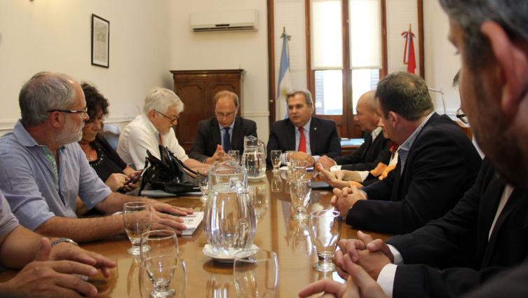 La Provincia ofreció un 18% de aumento a estatales