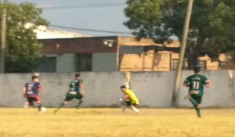 VIDEO: el gol maradoniano de un jugador de Defensores de Peñaloza recorre el país