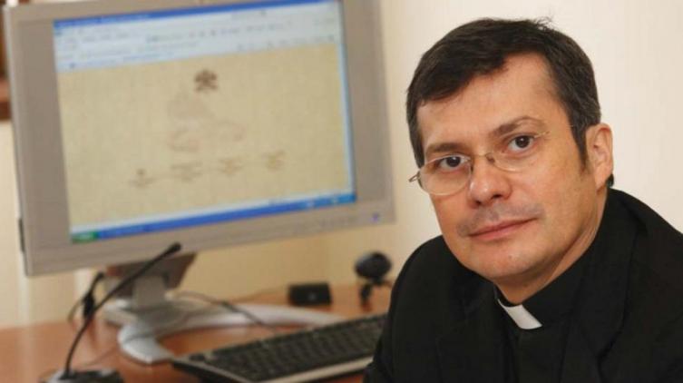 Un santafesino es el secretario de comunicación del Vaticano