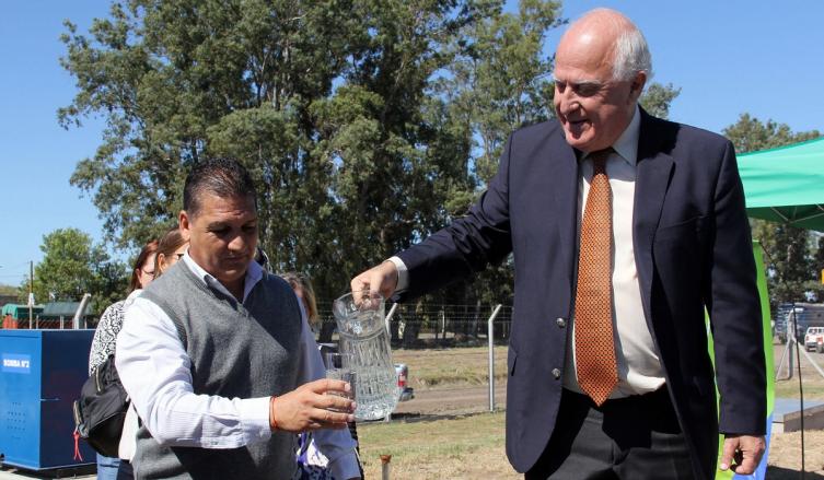 Lifschitz habilitó la provisión de agua potable a Desvío Arijón y Sauce Viejo 