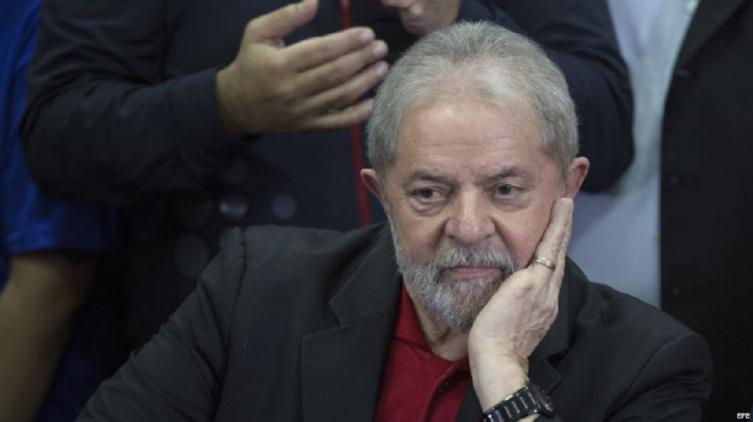Balean la caravana de Lula en el sur de Brasil