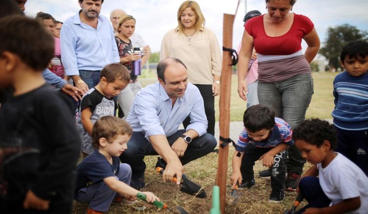 El Municipio planta unos 1.100 árboles por mes 