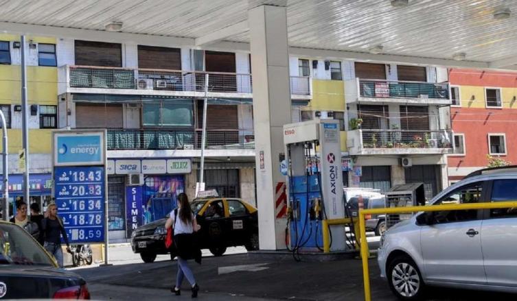 Axion y Shell aumentan la nafta: en lo que va del año llega a 13,5%