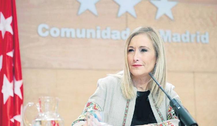 El PP y un título trucho: una dirigente conservadora en medio de la tormenta